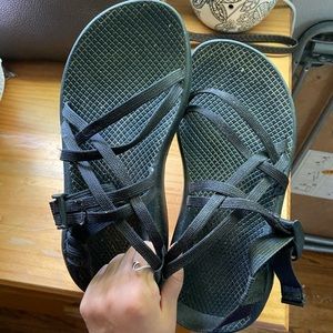 Women’s black chacos